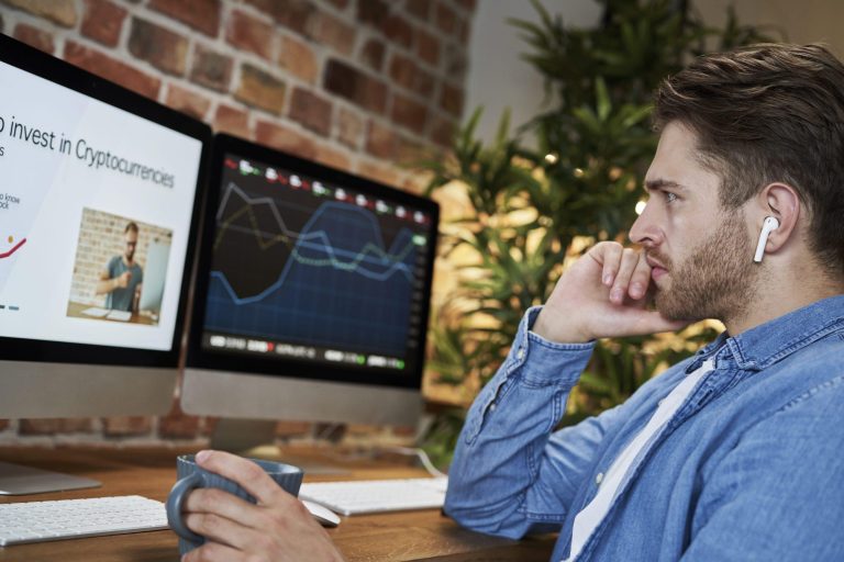 best-way-to-invest student learning about investment